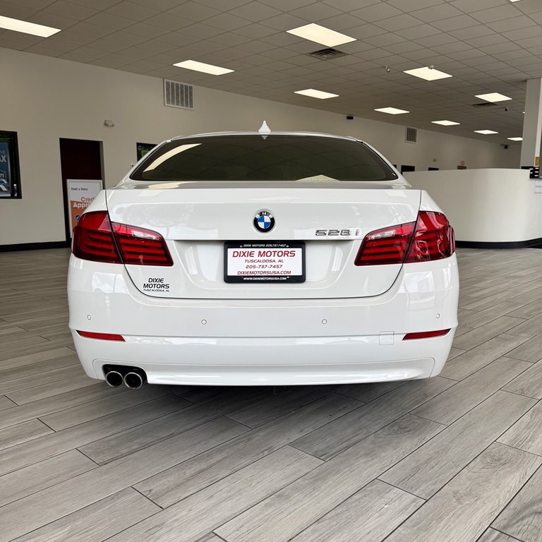 2011 BMW 5 Series Image 8