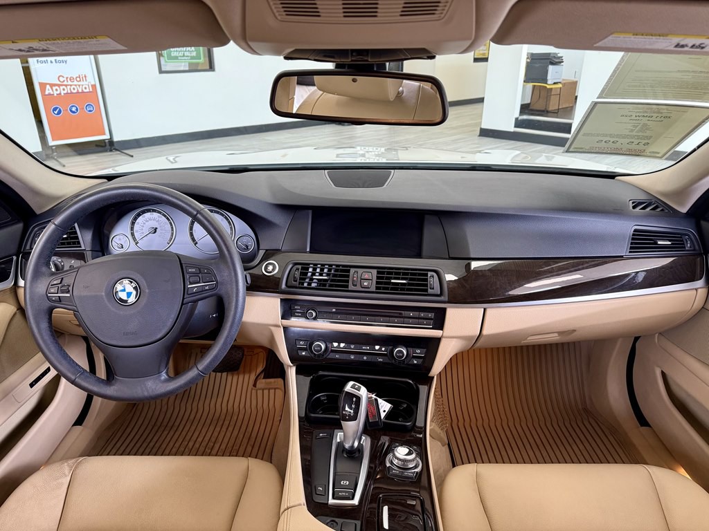2011 BMW 5 Series Image 10