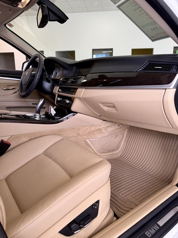 2011 BMW 5 Series Image 12