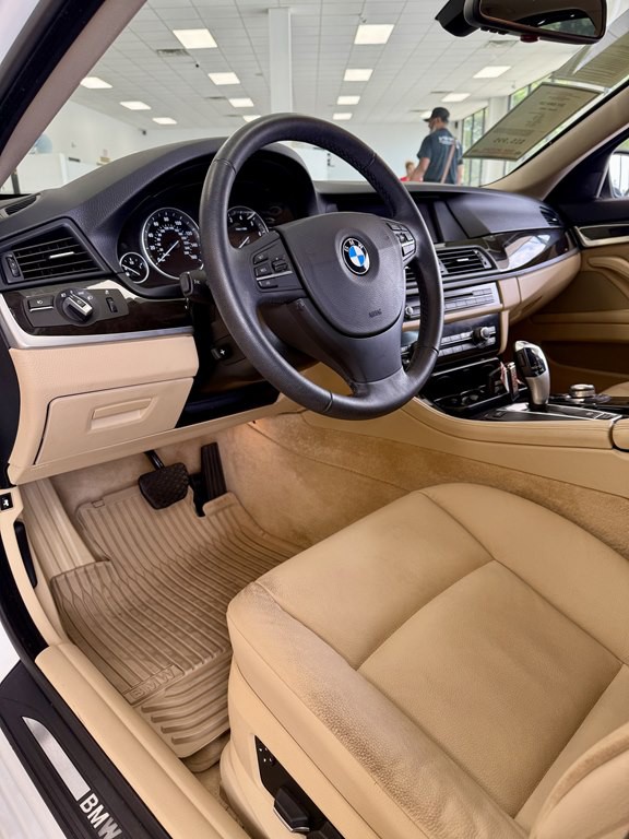 2011 BMW 5 Series Image 13