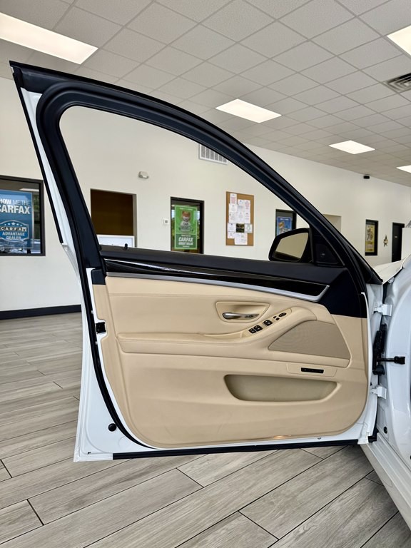 2011 BMW 5 Series Image 15