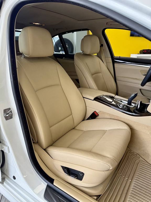 2011 BMW 5 Series Image 16