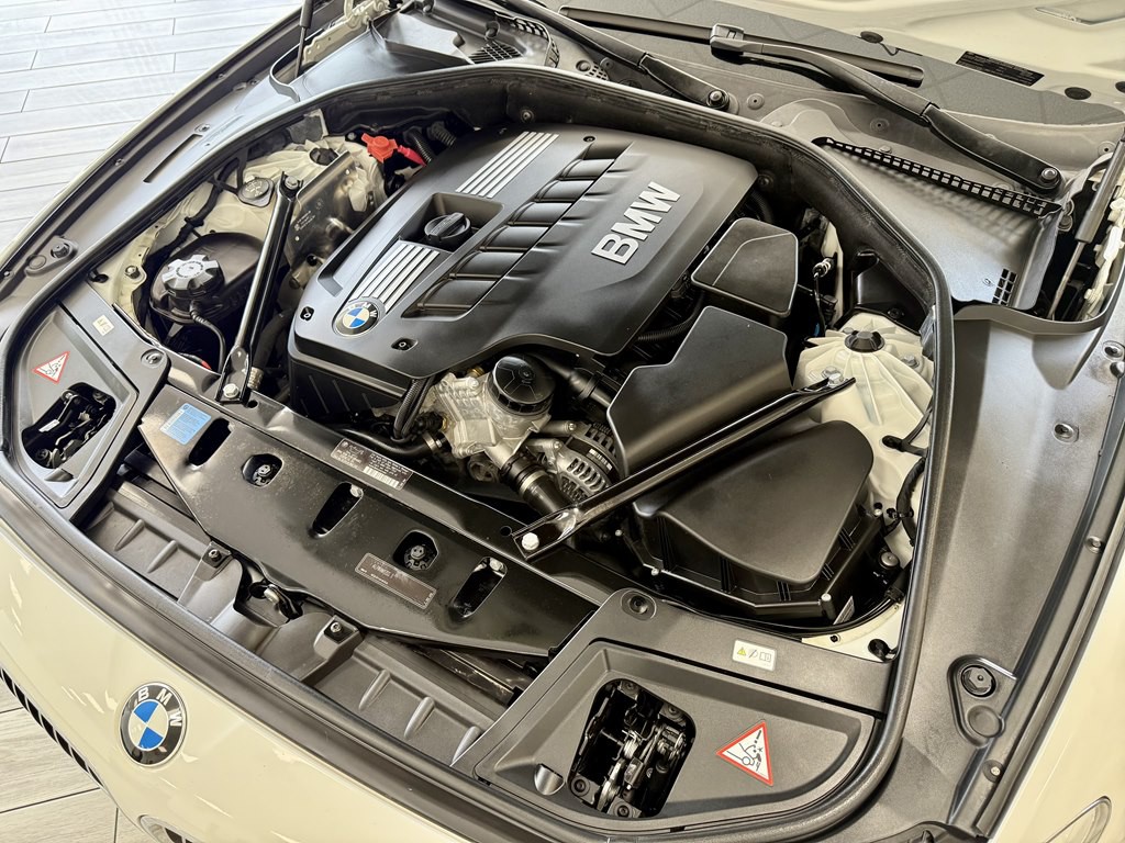 2011 BMW 5 Series Image 18