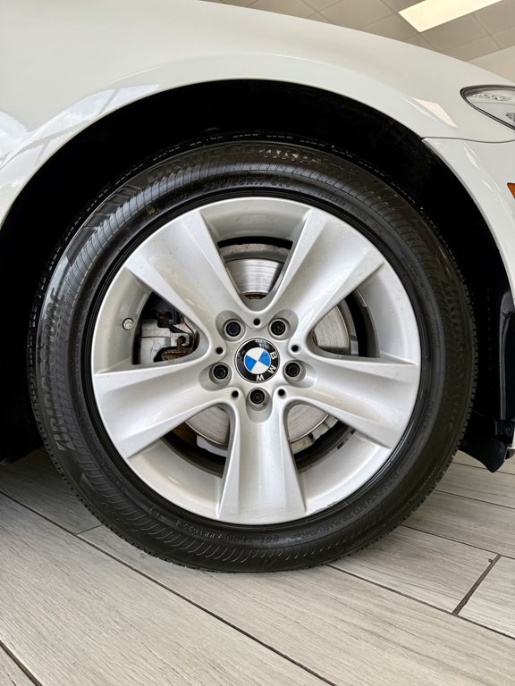 2011 BMW 5 Series Image 19