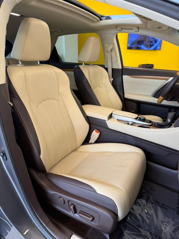 2017 Lexus RX Image 16