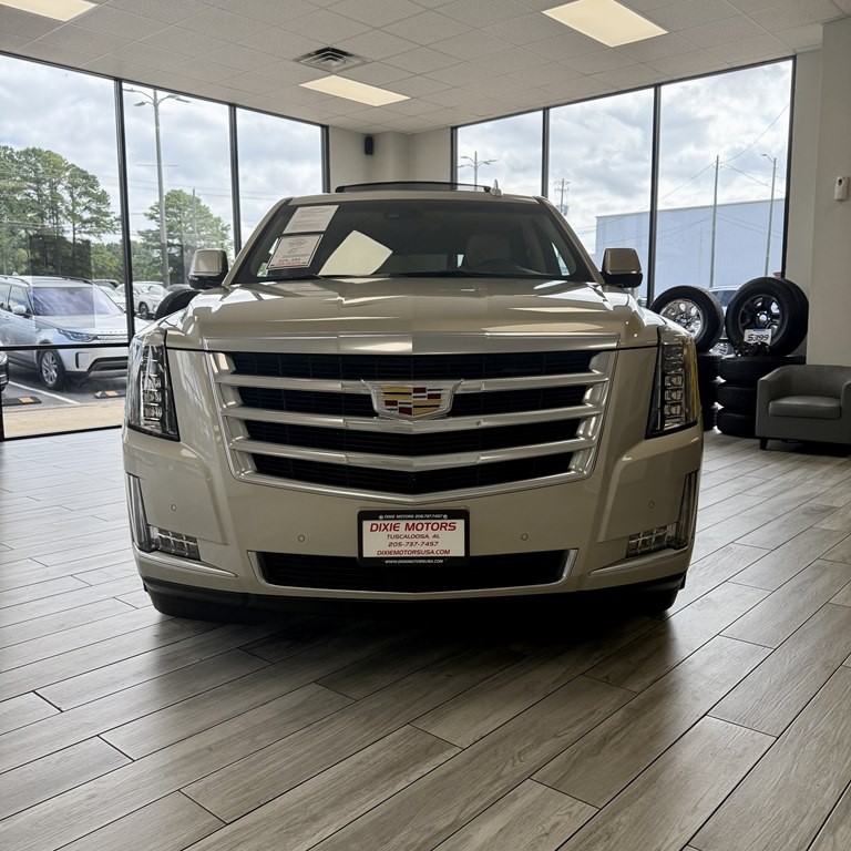 2016 Cadillac Escalade Image 2