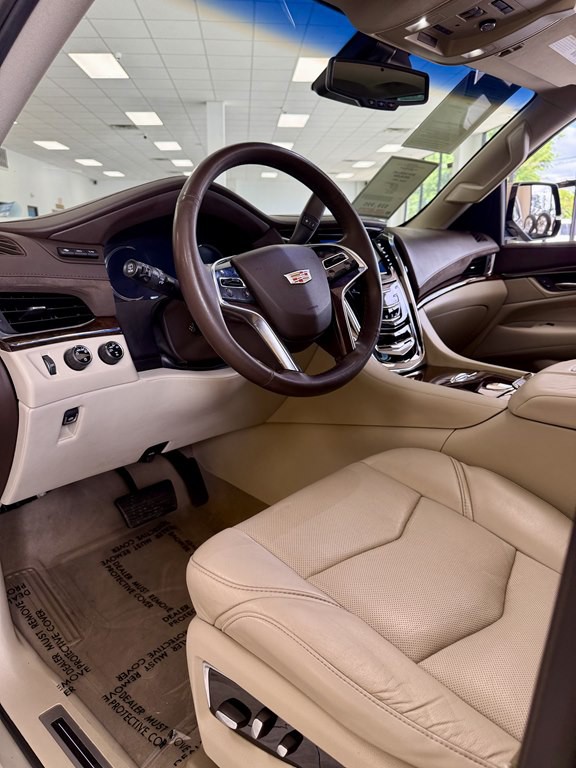 2016 Cadillac Escalade Image 13