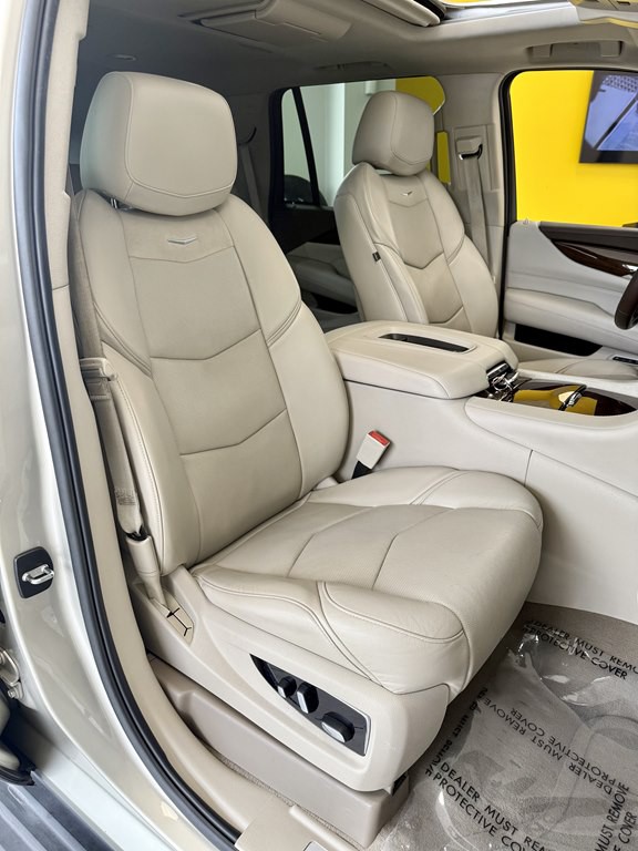 2016 Cadillac Escalade Image 16