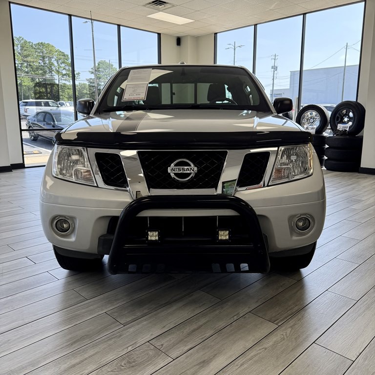 2013 Nissan Frontier Image 2