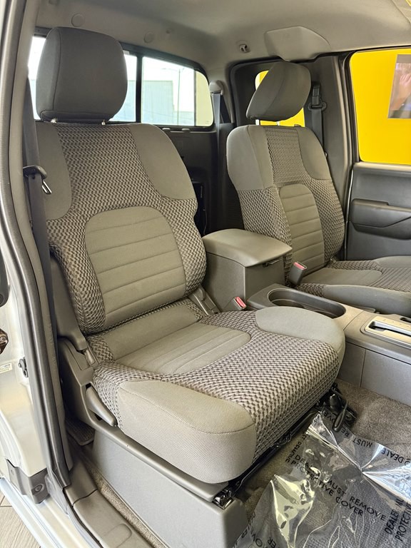 2013 Nissan Frontier Image 16