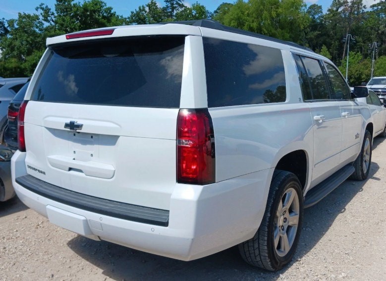 2017 Chevrolet Suburban Image 3