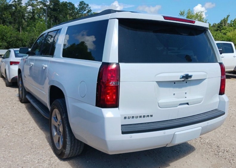 2017 Chevrolet Suburban Image 4
