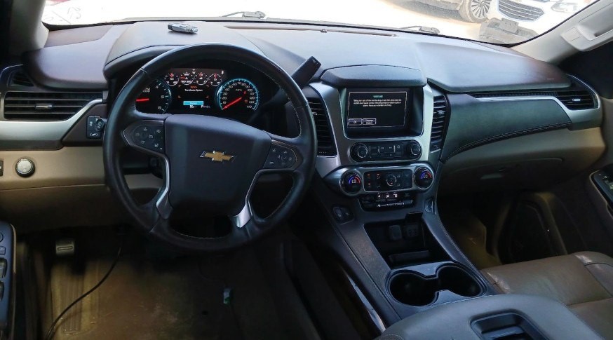 2017 Chevrolet Suburban Image 5