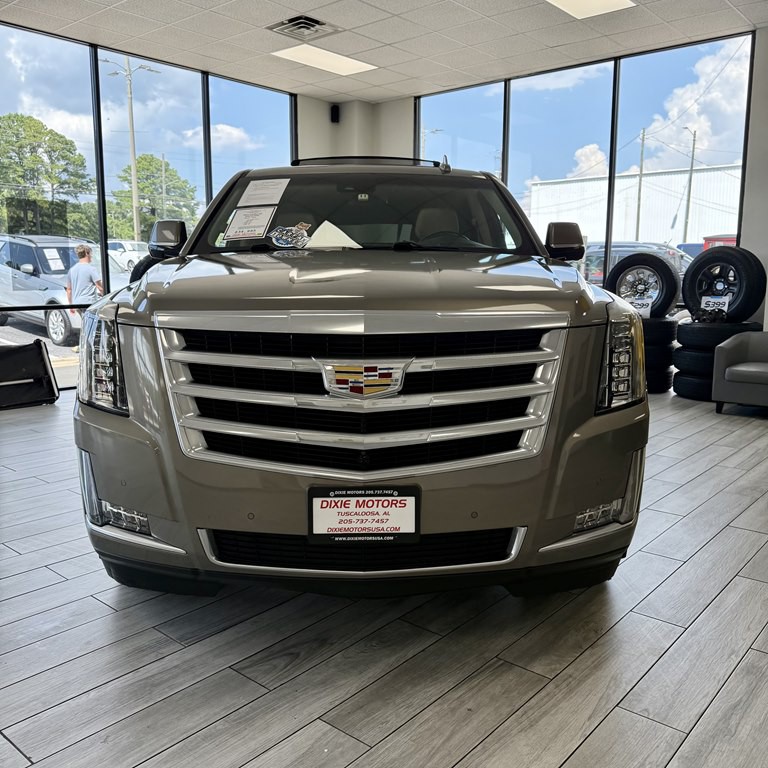 2017 Cadillac Escalade Image 2