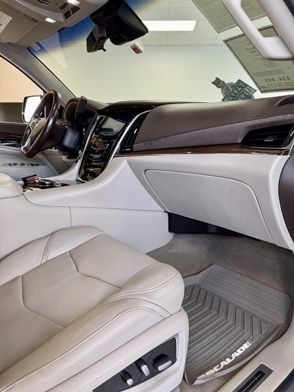 2017 Cadillac Escalade Image 12
