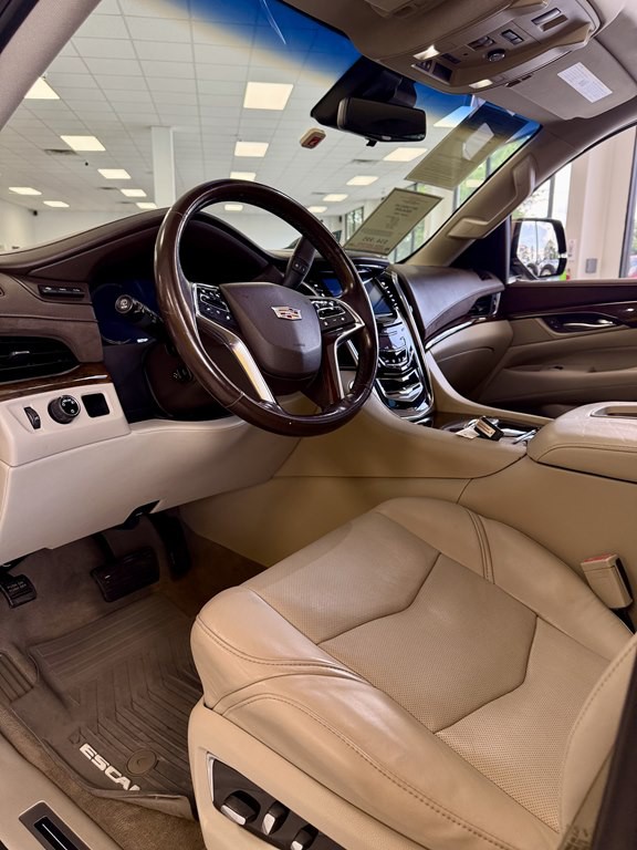 2017 Cadillac Escalade Image 13
