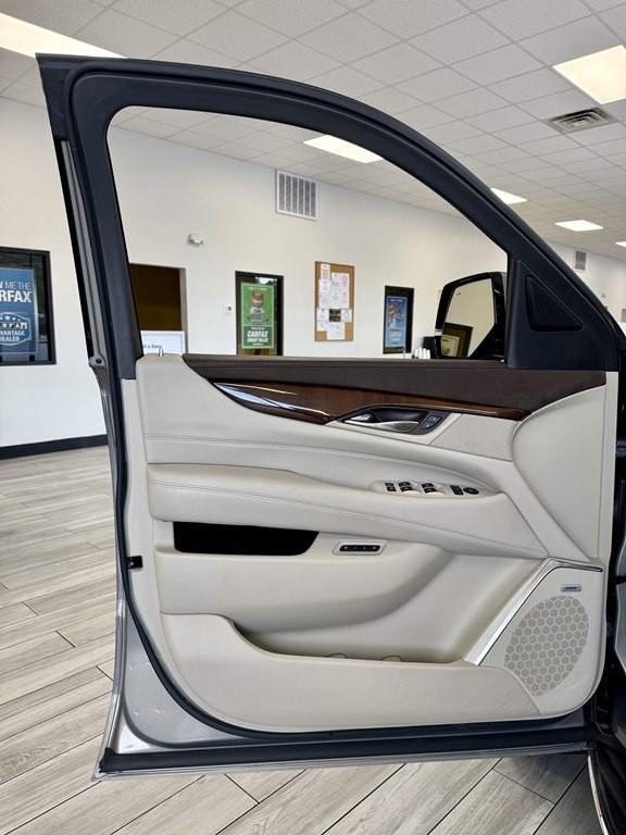 2017 Cadillac Escalade Image 15