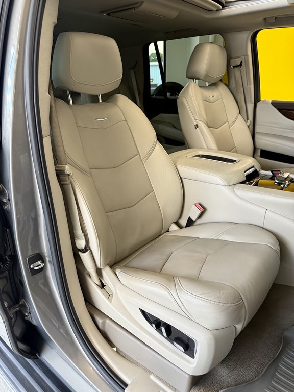 2017 Cadillac Escalade Image 16