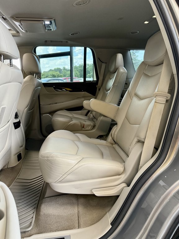 2017 Cadillac Escalade Image 17
