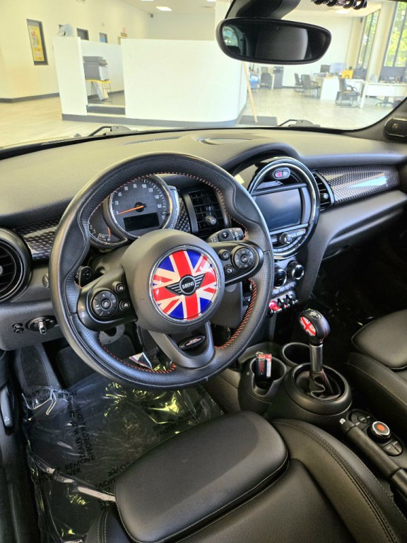 2019 MINI Cooper Image 12