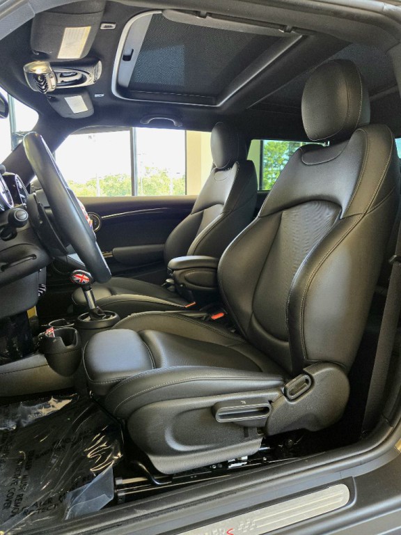 2019 MINI Cooper Image 13