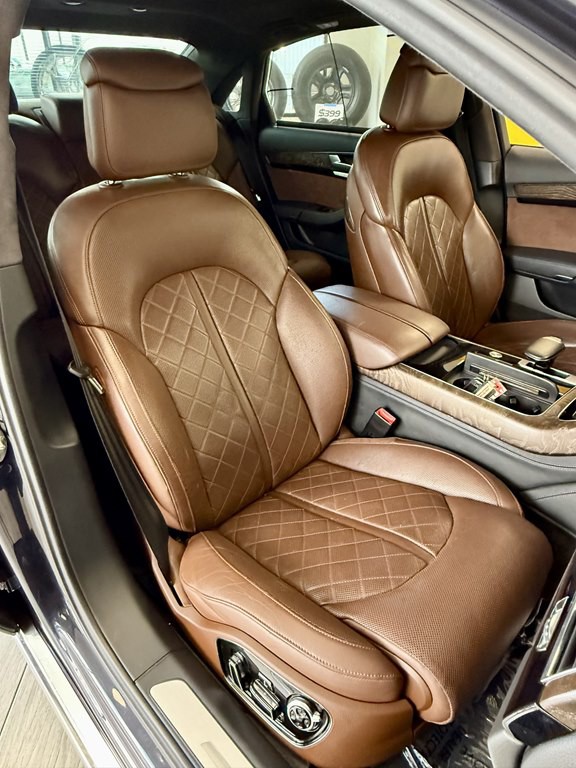 2015 Audi A8 Image 17