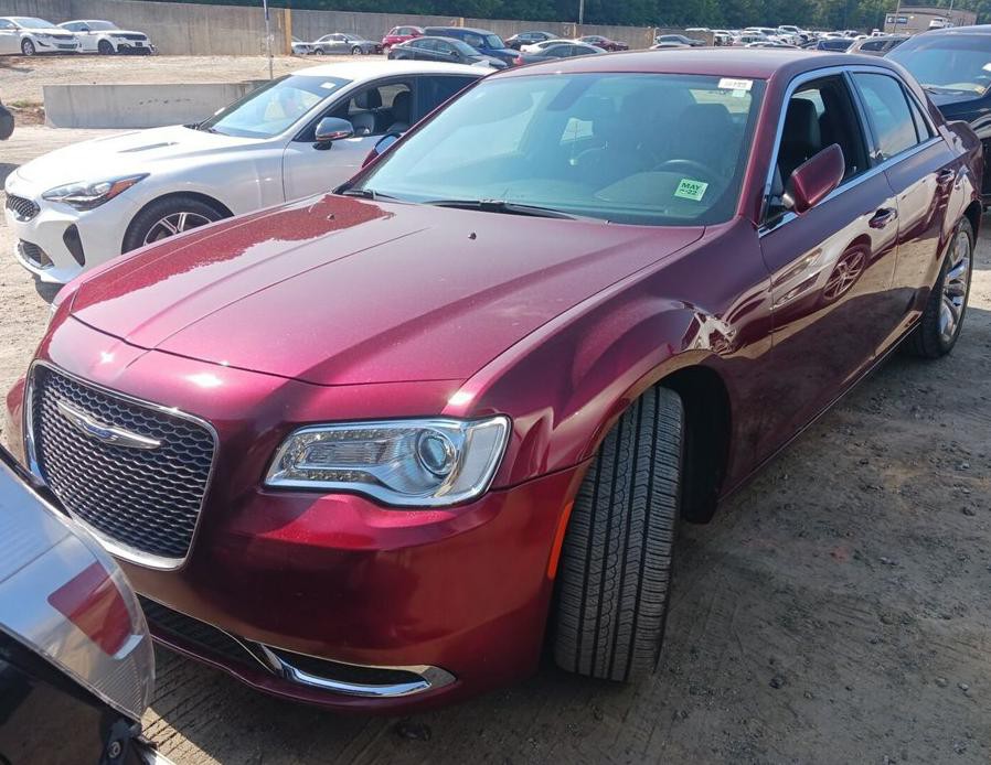 2018 Chrysler 300 Image 2
