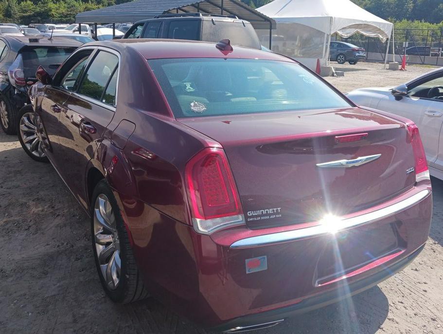 2018 Chrysler 300 Image 4