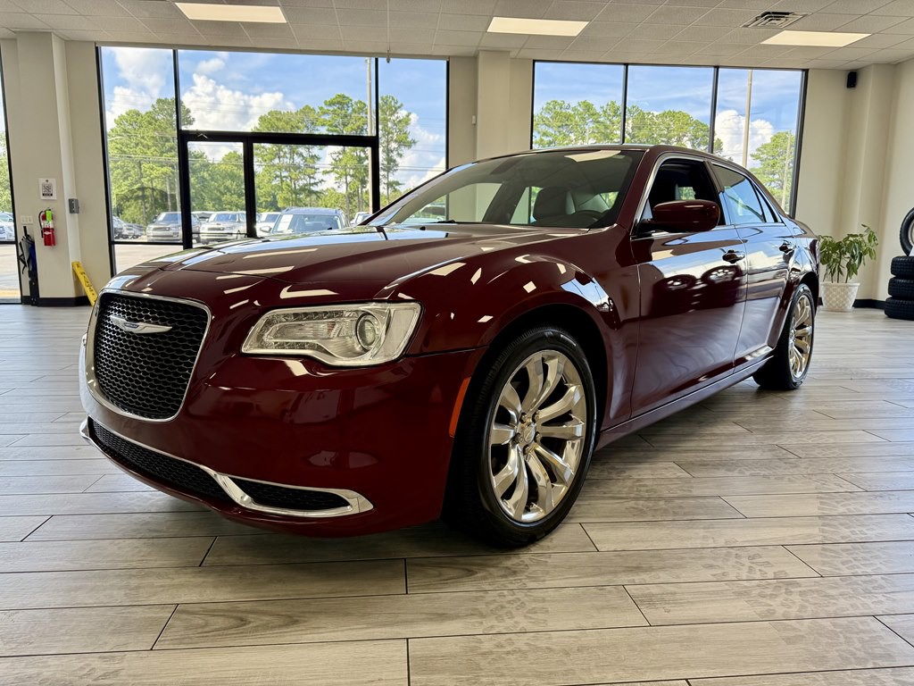 2018 Chrysler 300 Image 3