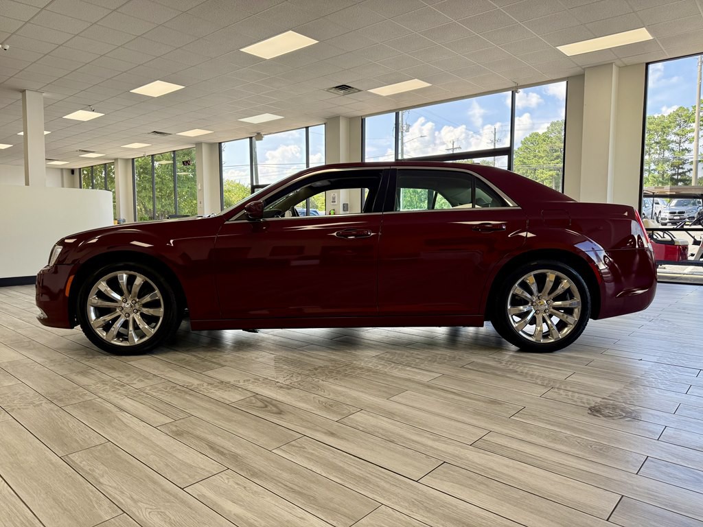 2018 Chrysler 300 Image 4