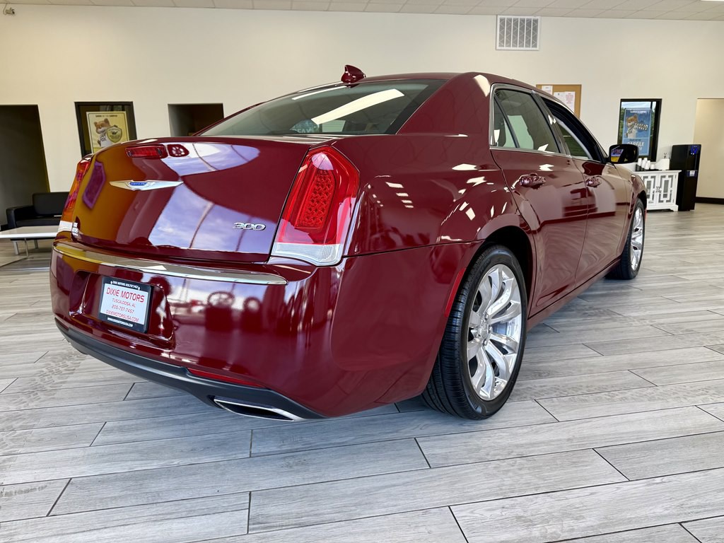 2018 Chrysler 300 Image 6