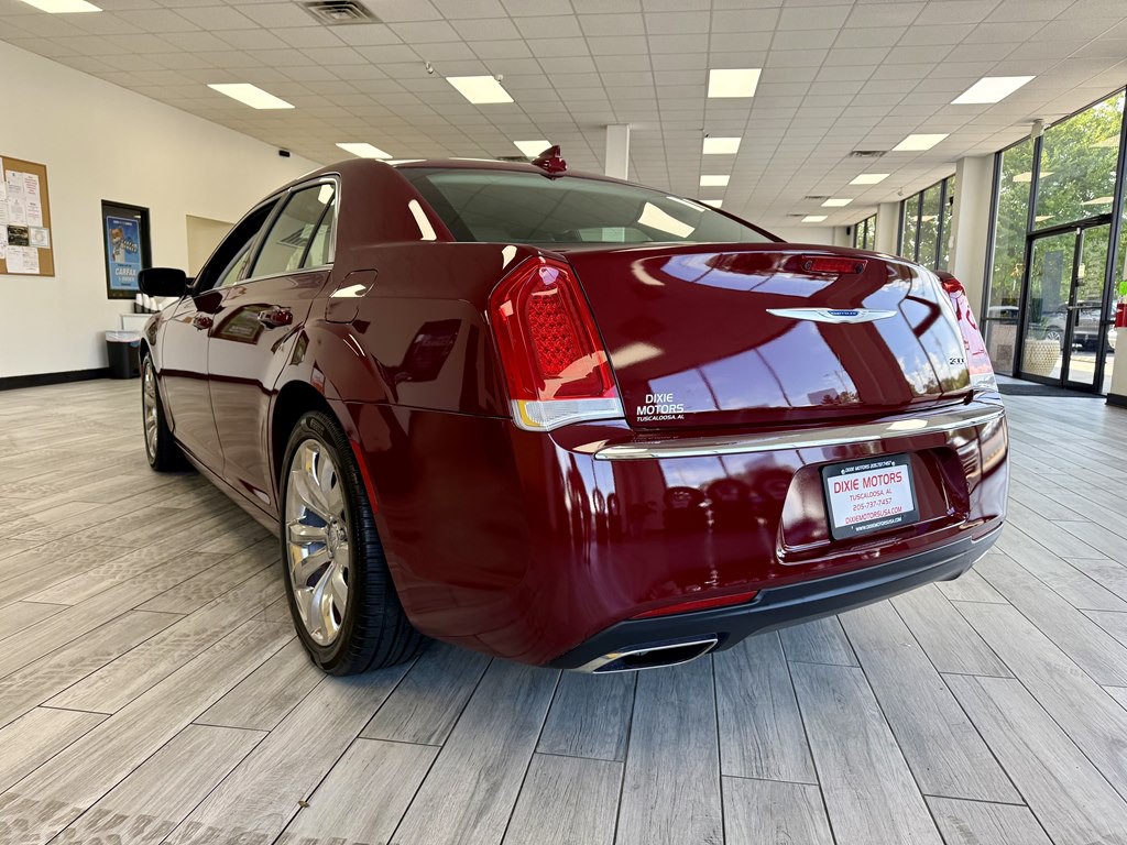 2018 Chrysler 300 Image 7