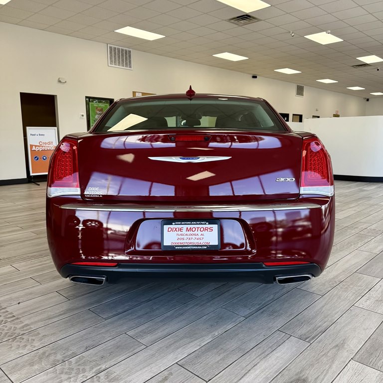 2018 Chrysler 300 Image 8