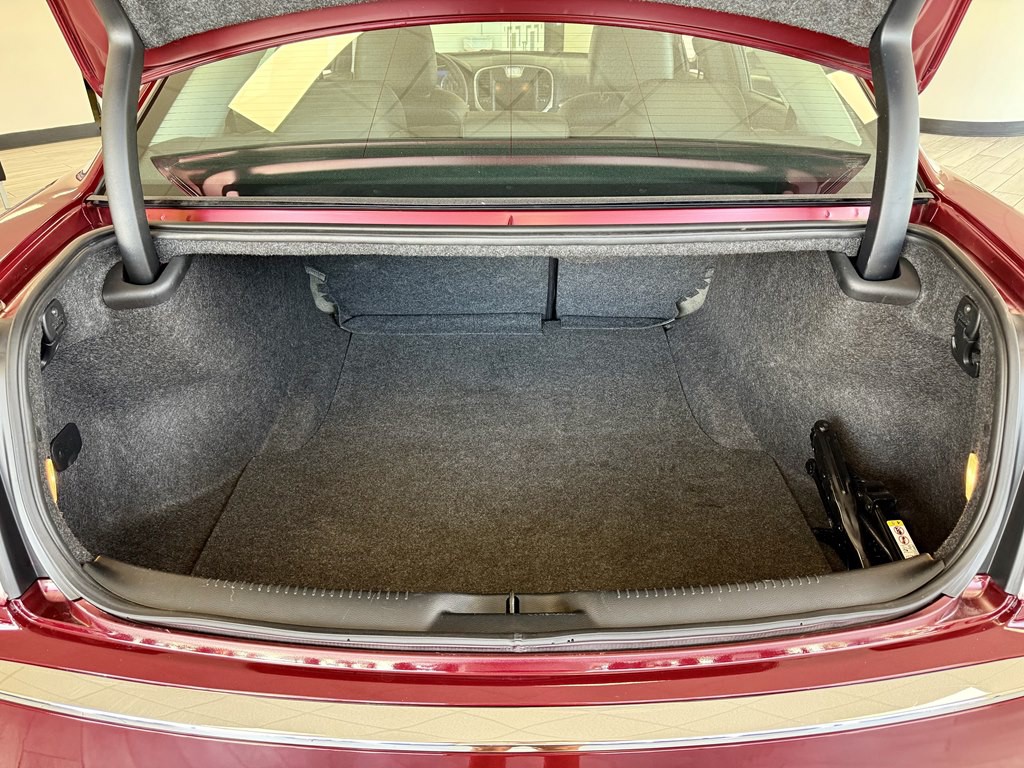 2018 Chrysler 300 Image 9