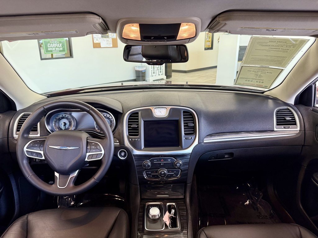 2018 Chrysler 300 Image 10