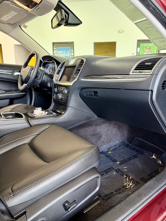 2018 Chrysler 300 Image 12