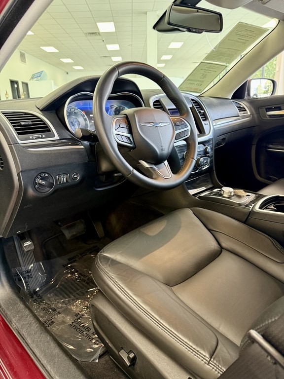 2018 Chrysler 300 Image 13