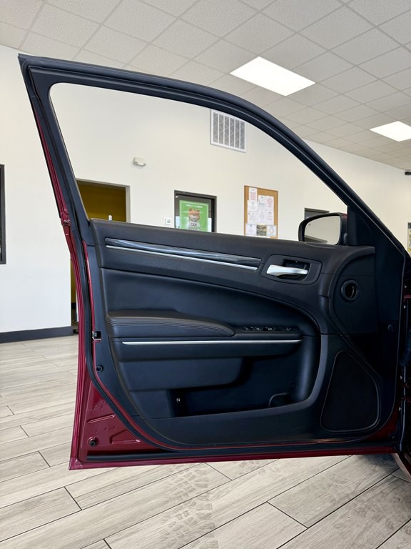 2018 Chrysler 300 Image 15