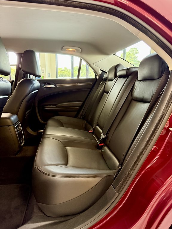 2018 Chrysler 300 Image 17