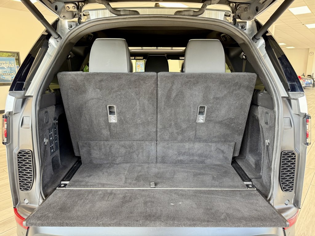 2018 Land Rover Discovery Image 9