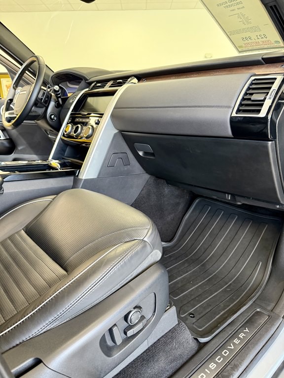 2018 Land Rover Discovery Image 12
