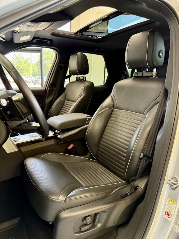 2018 Land Rover Discovery Image 14
