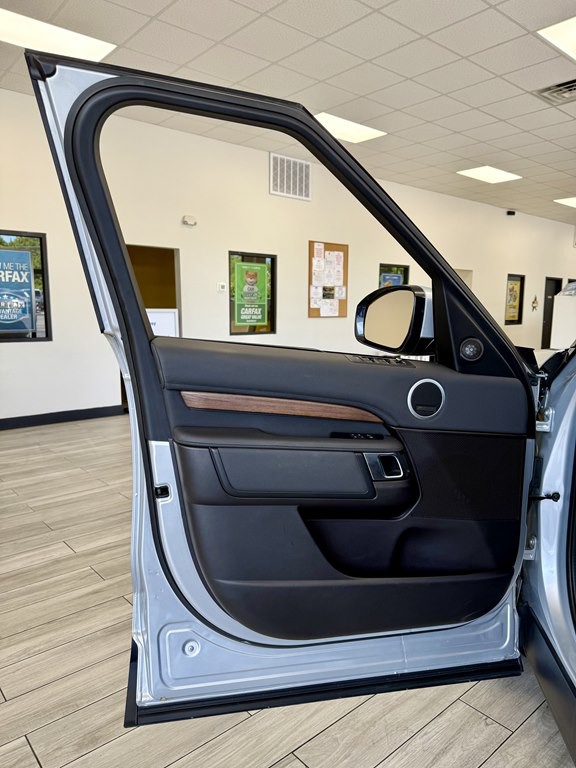 2018 Land Rover Discovery Image 15