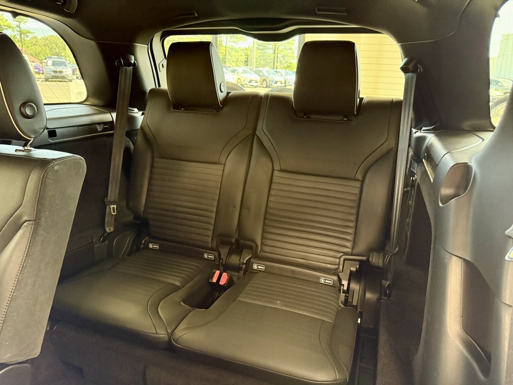 2018 Land Rover Discovery Image 18