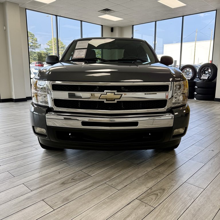 2011 Chevrolet Silverado 1500 Image 2