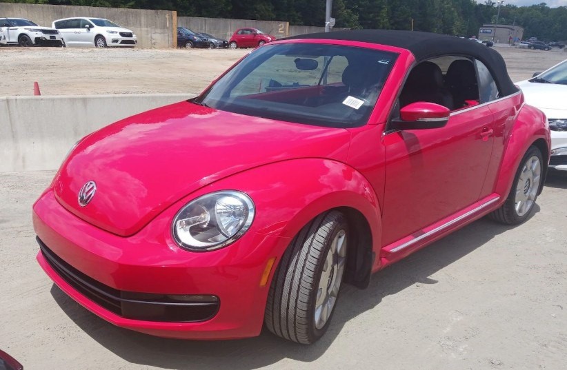 2013 Volkswagen Beetle Image 2