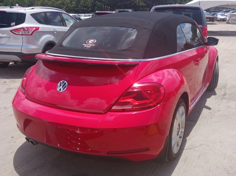 2013 Volkswagen Beetle Image 3