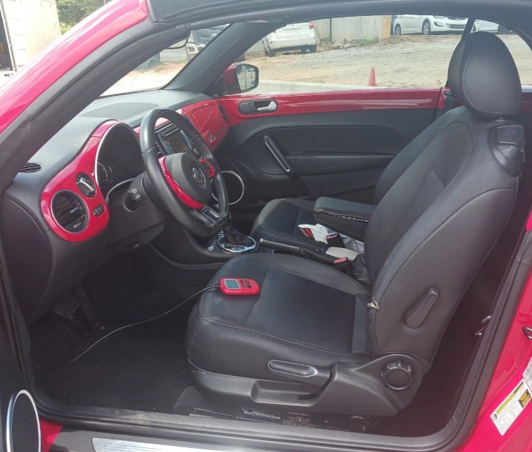 2013 Volkswagen Beetle Image 5