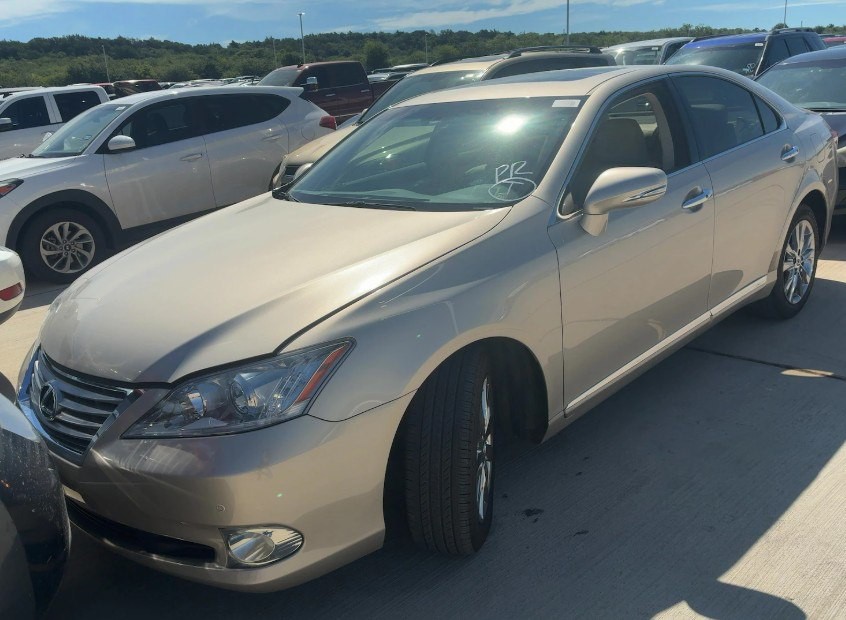 2011 Lexus ES Image 2