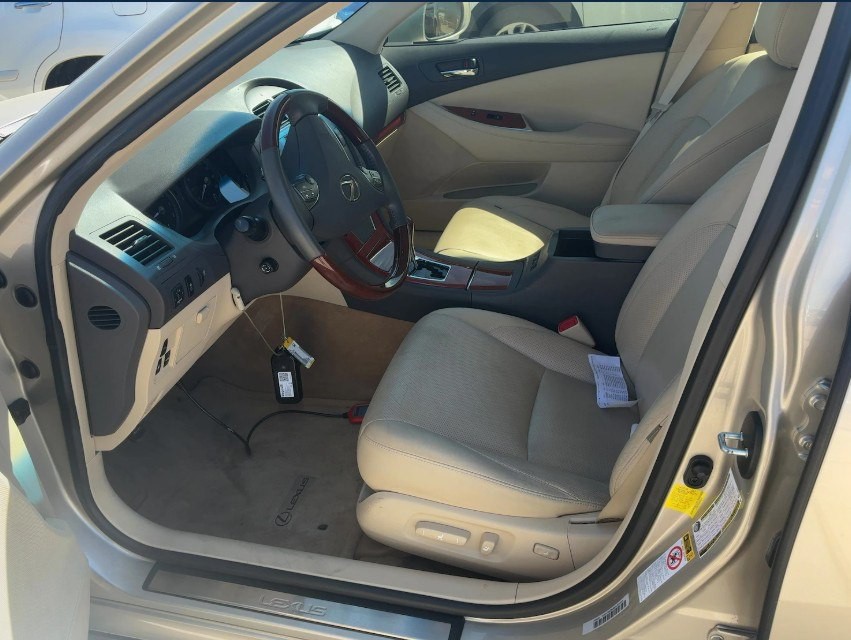 2011 Lexus ES Image 5